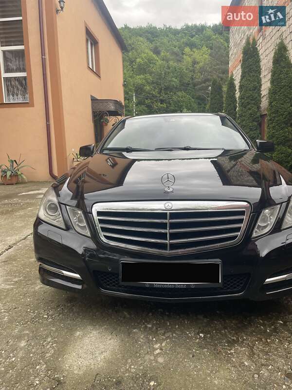 Седан Mercedes-Benz E-Class 2010 в Крайниково