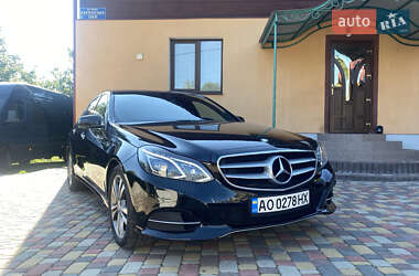 Седан Mercedes-Benz E-Class 2015 в Воловцю
