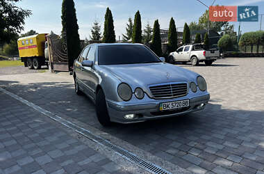 Седан Mercedes-Benz E-Class 2001 в Сарнах