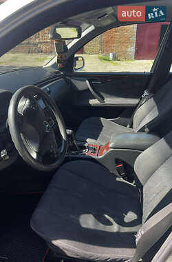Седан Mercedes-Benz E-Class 2000 в 