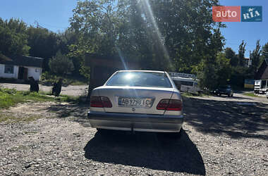 Седан Mercedes-Benz E-Class 2000 в 