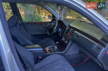 Седан Mercedes-Benz E-Class 2000 в 