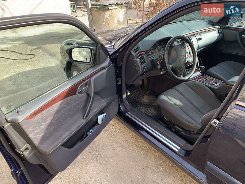 Седан Mercedes-Benz E-Class 2001 в П'ятихатках