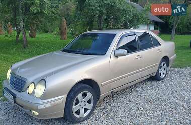 Седан Mercedes-Benz E-Class 2001 в Косове