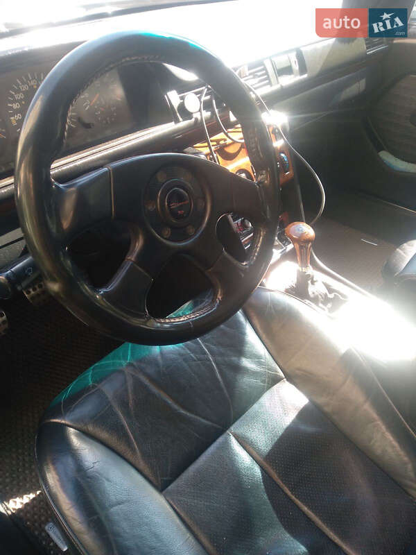 Седан Mercedes-Benz E-Class 1990 в Києві