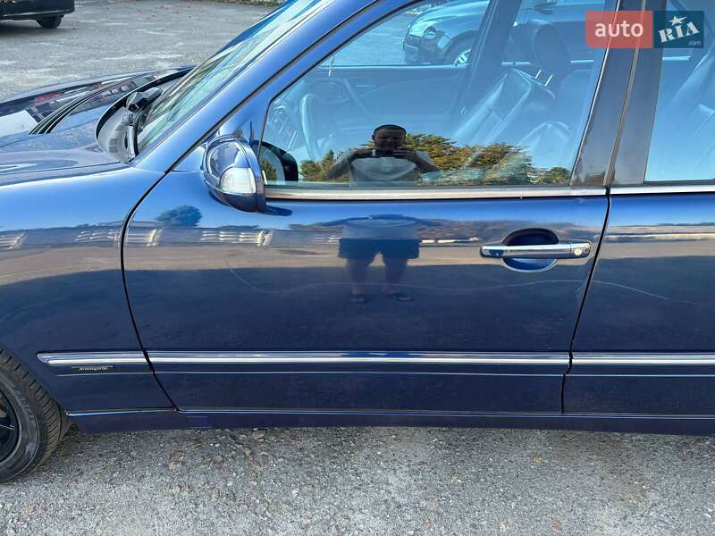Седан Mercedes-Benz E-Class 2000 в Києві