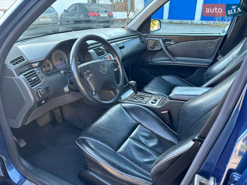Седан Mercedes-Benz E-Class 2000 в Києві