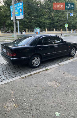 Седан Mercedes-Benz E-Class 1996 в Чернівцях