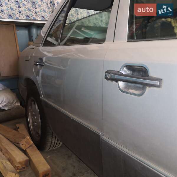 Седан Mercedes-Benz E-Class 1994 в Измаиле