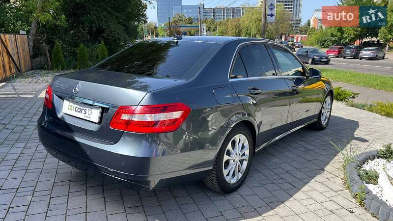 Седан Mercedes-Benz E-Class 2012 в Львові