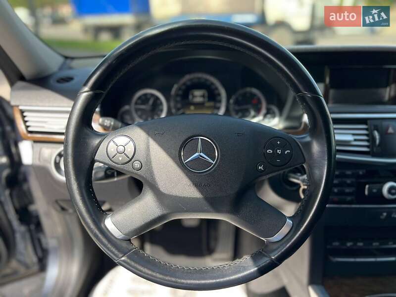 Седан Mercedes-Benz E-Class 2012 в Львові