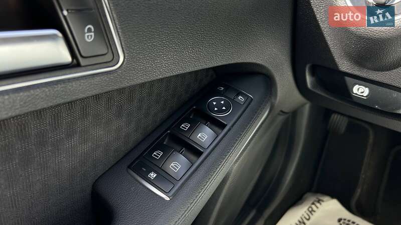 Седан Mercedes-Benz E-Class 2012 в Львові