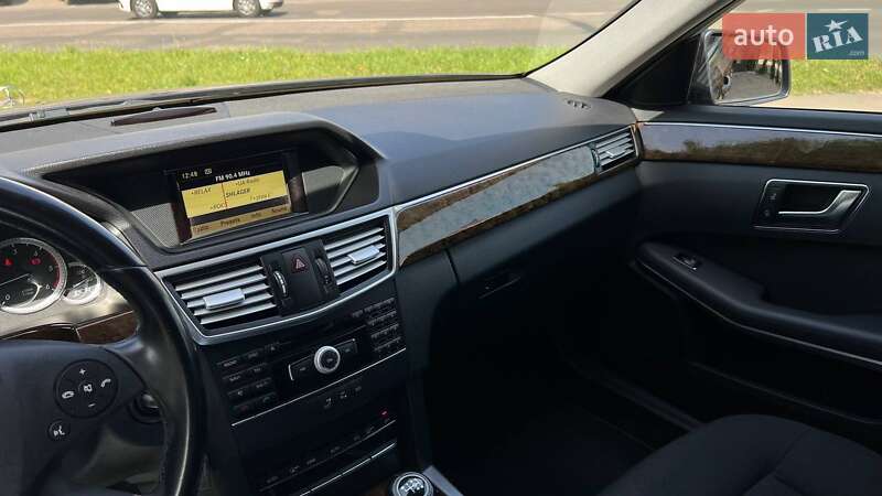 Седан Mercedes-Benz E-Class 2012 в Львові