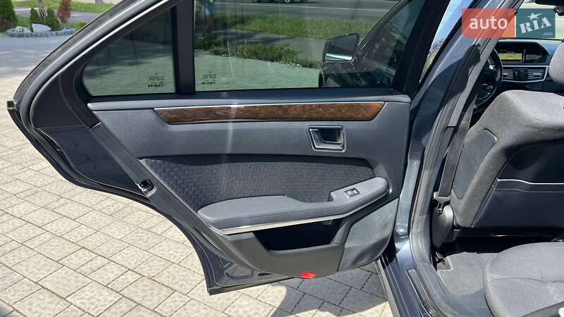 Седан Mercedes-Benz E-Class 2012 в Львові