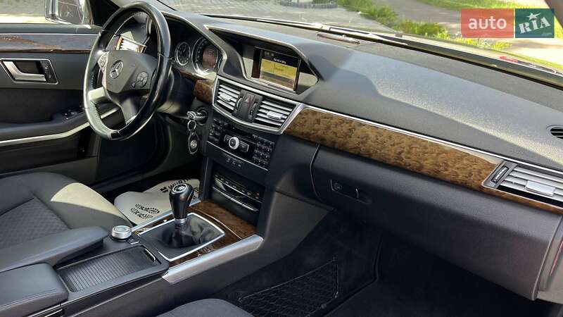 Седан Mercedes-Benz E-Class 2012 в Львові