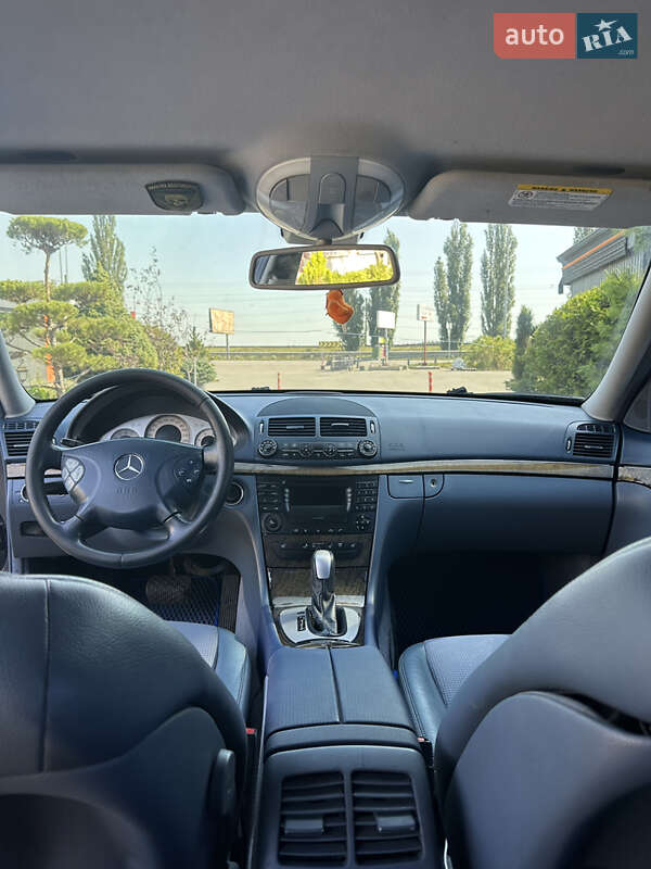 Седан Mercedes-Benz E-Class 2004 в Хотові