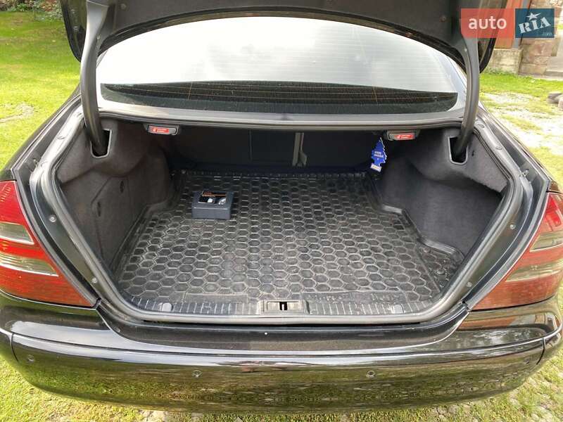 Седан Mercedes-Benz E-Class 2003 в Ивано-Франковске