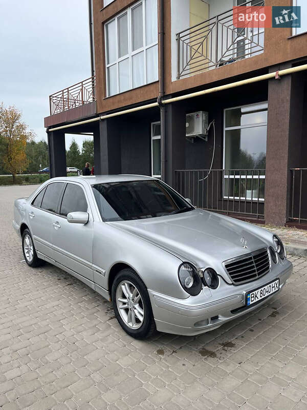 Седан Mercedes-Benz E-Class 2001 в Ратному