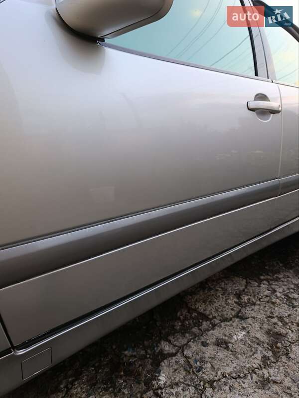Седан Mercedes-Benz E-Class 2000 в Днепре