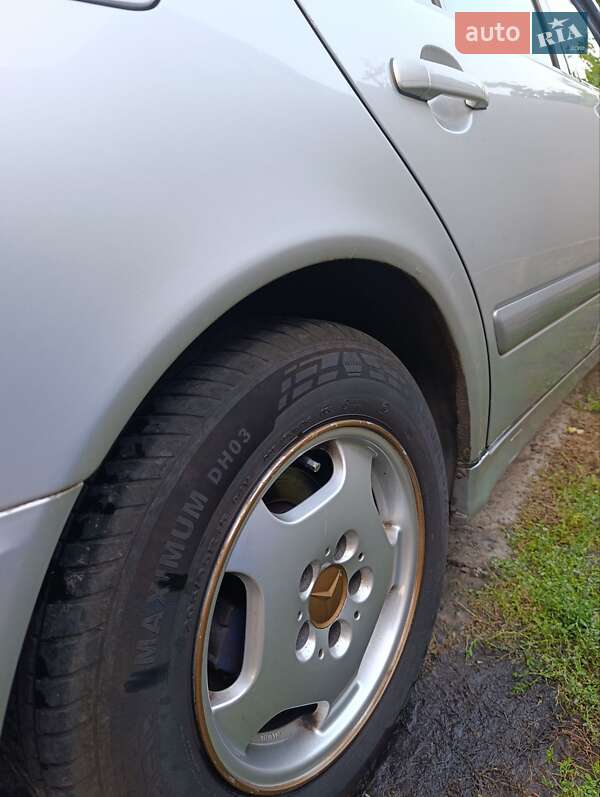 Седан Mercedes-Benz E-Class 2000 в Днепре
