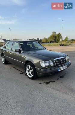 Седан Mercedes-Benz E-Class 1990 в Володимирі