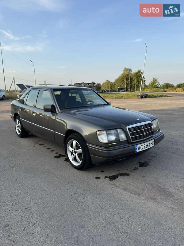 Mercedes-Benz E-Class 1990