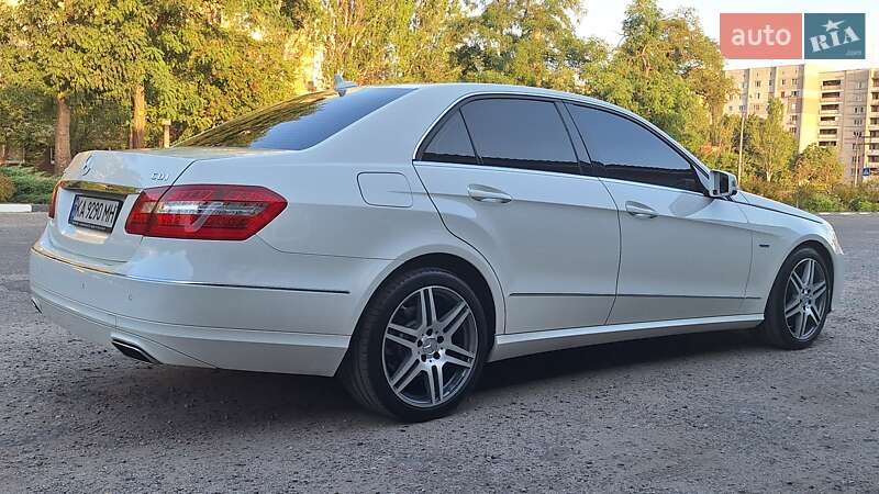 Седан Mercedes-Benz E-Class 2011 в Запорожье