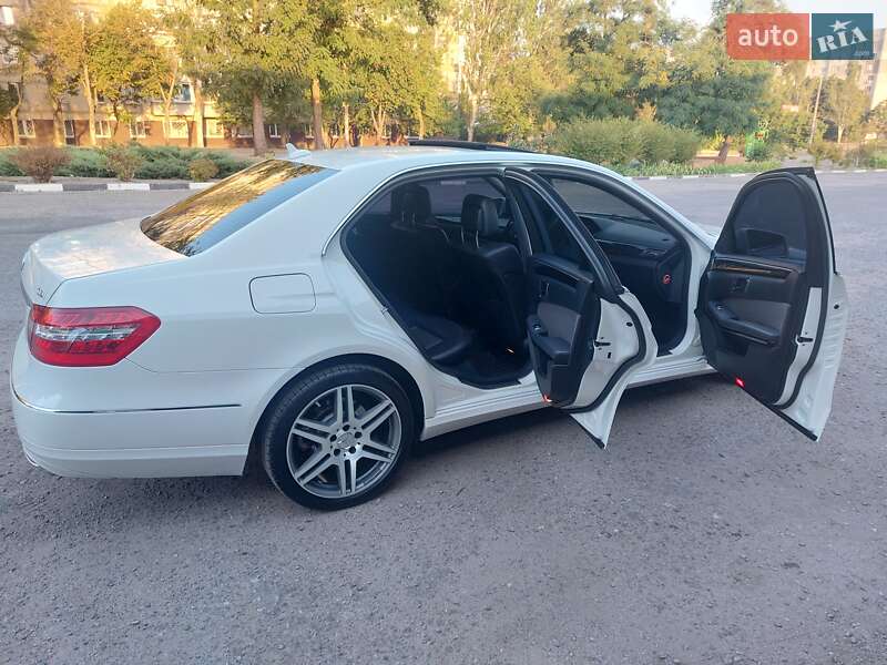 Седан Mercedes-Benz E-Class 2011 в Запорожье