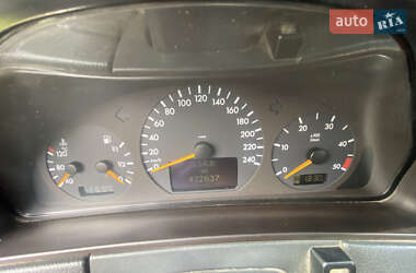 Седан Mercedes-Benz E-Class 2000 в 