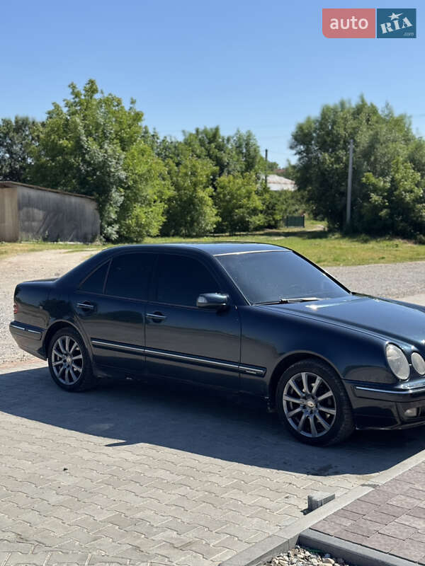 Седан Mercedes-Benz E-Class 2000 в 