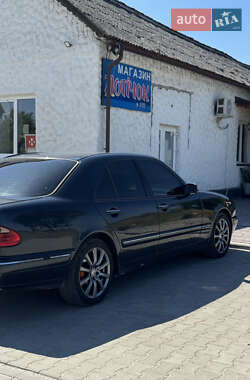 Седан Mercedes-Benz E-Class 2000 в 