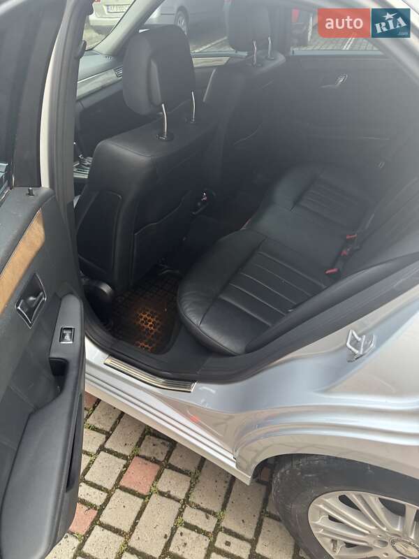Седан Mercedes-Benz E-Class 2011 в Івано-Франківську