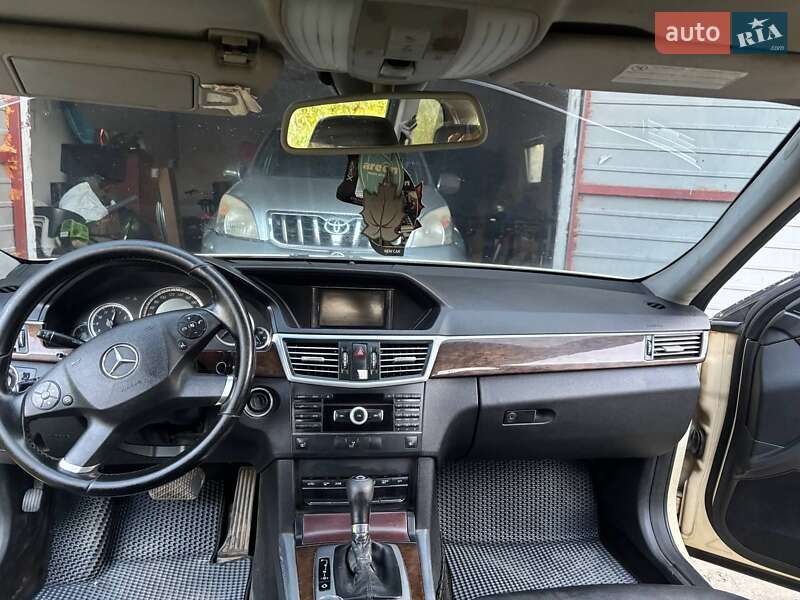 Mercedes-Benz E-Class 2010