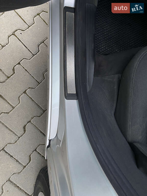 Седан Mercedes-Benz E-Class 2003 в Чернівцях