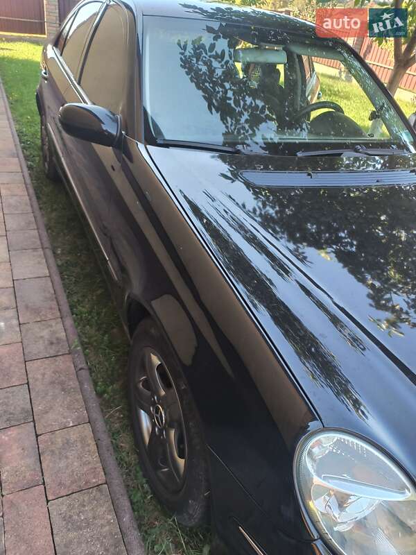 Седан Mercedes-Benz E-Class 2004 в 
