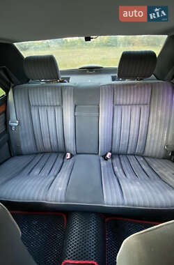 Седан Mercedes-Benz E-Class 1992 в 