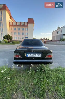 Седан Mercedes-Benz E-Class 1992 в 
