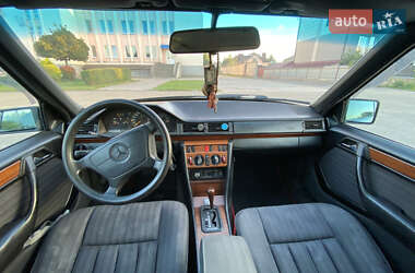Седан Mercedes-Benz E-Class 1992 в 