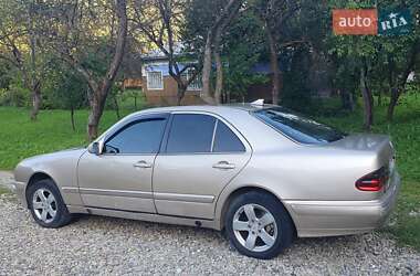 Седан Mercedes-Benz E-Class 2001 в Косове