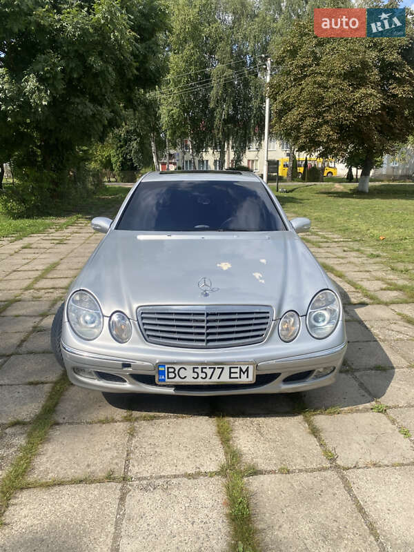 Седан Mercedes-Benz E-Class 2002 в Самборе