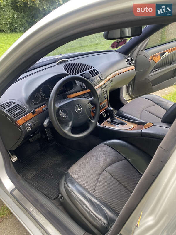Седан Mercedes-Benz E-Class 2002 в Самборе