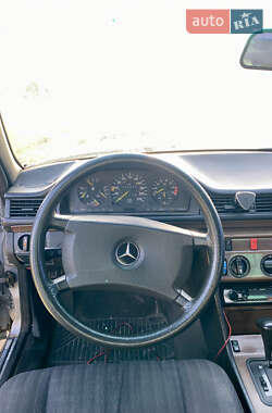 Седан Mercedes-Benz E-Class 1989 в 