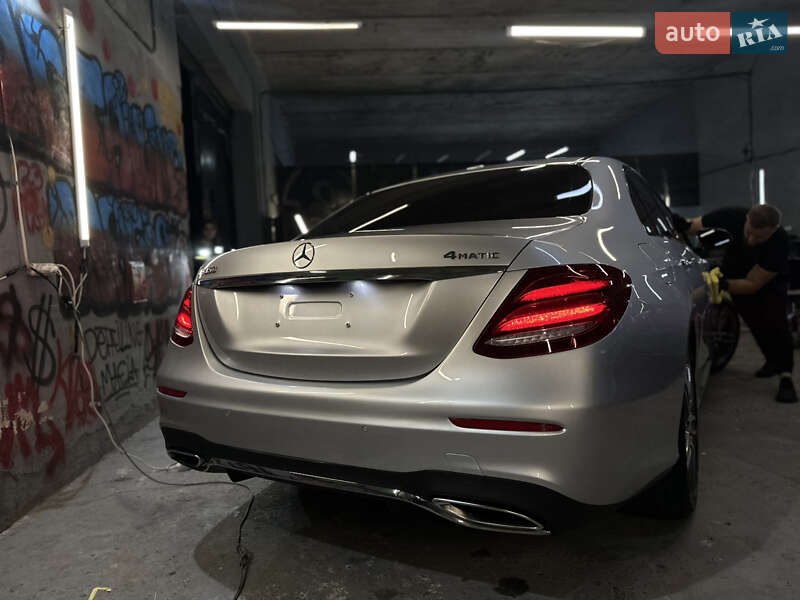 Седан Mercedes-Benz E-Class 2020 в Львове