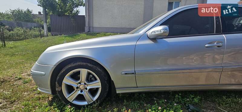 Седан Mercedes-Benz E-Class 2004 в Охтирці