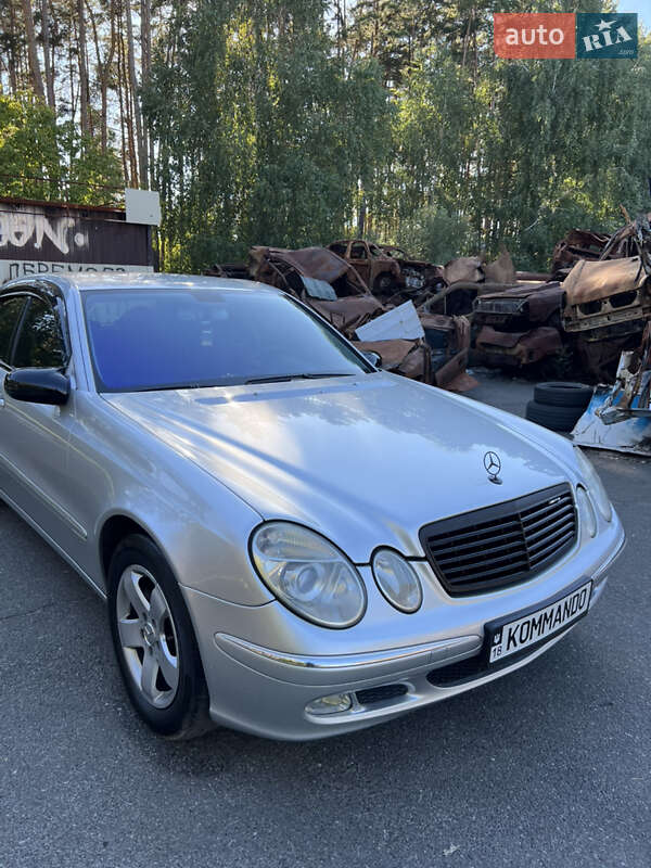 Седан Mercedes-Benz E-Class 2004 в Ірпені