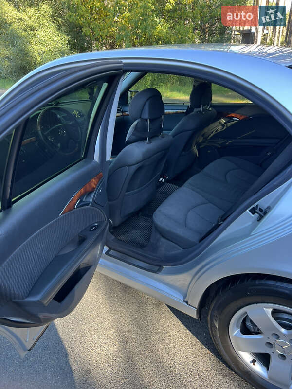 Седан Mercedes-Benz E-Class 2004 в Ірпені