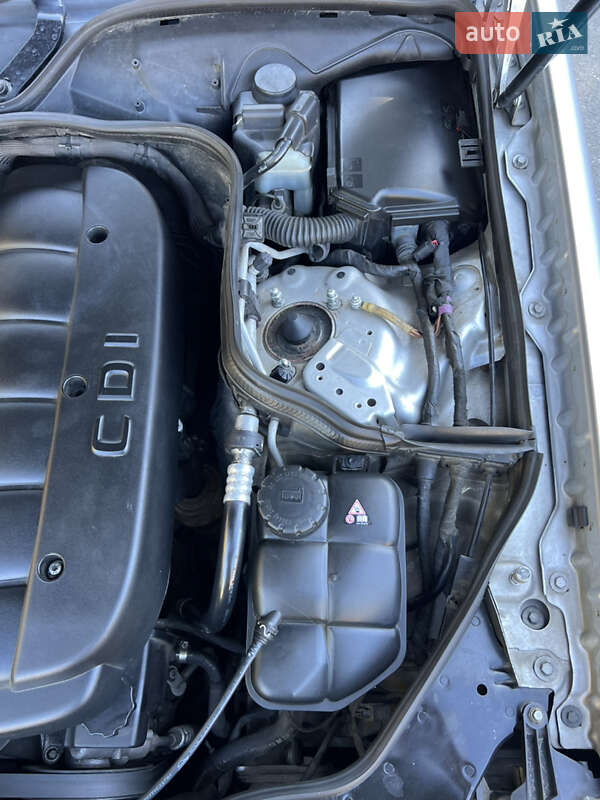 Седан Mercedes-Benz E-Class 2004 в Ірпені