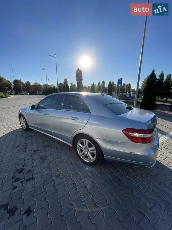 Седан Mercedes-Benz E-Class 2012 в Кременчуге
