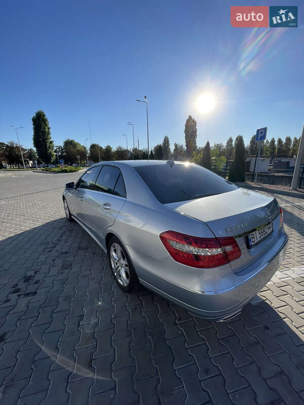 Седан Mercedes-Benz E-Class 2012 в Кременчуге