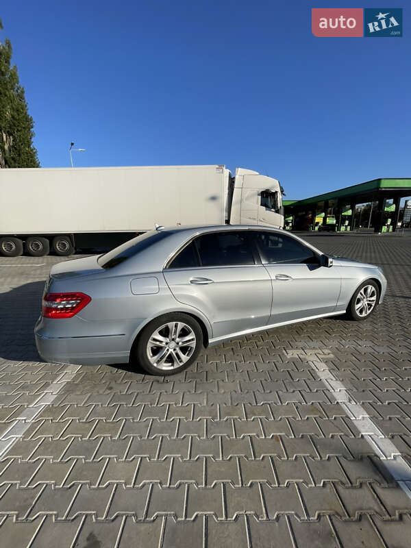 Седан Mercedes-Benz E-Class 2012 в Кременчуге